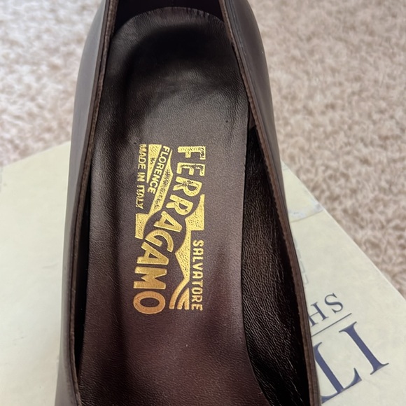 Salvatore Ferragamo Sangria Bronze Pump - Picture 2 of 6